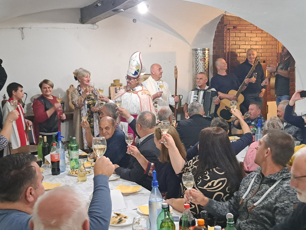 Martinje u Požegi uz tradicionalni obred krštenja mošta