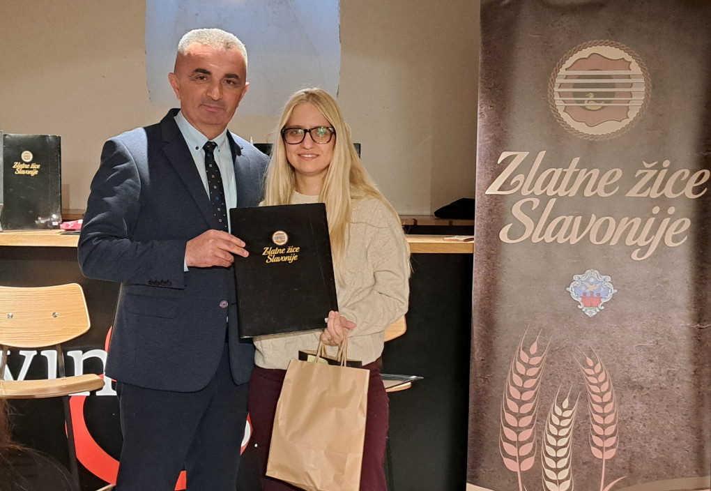 Gradonačelnik Miličević uručio potvrde volonterima festivala "Zlatne žice Slavonije"