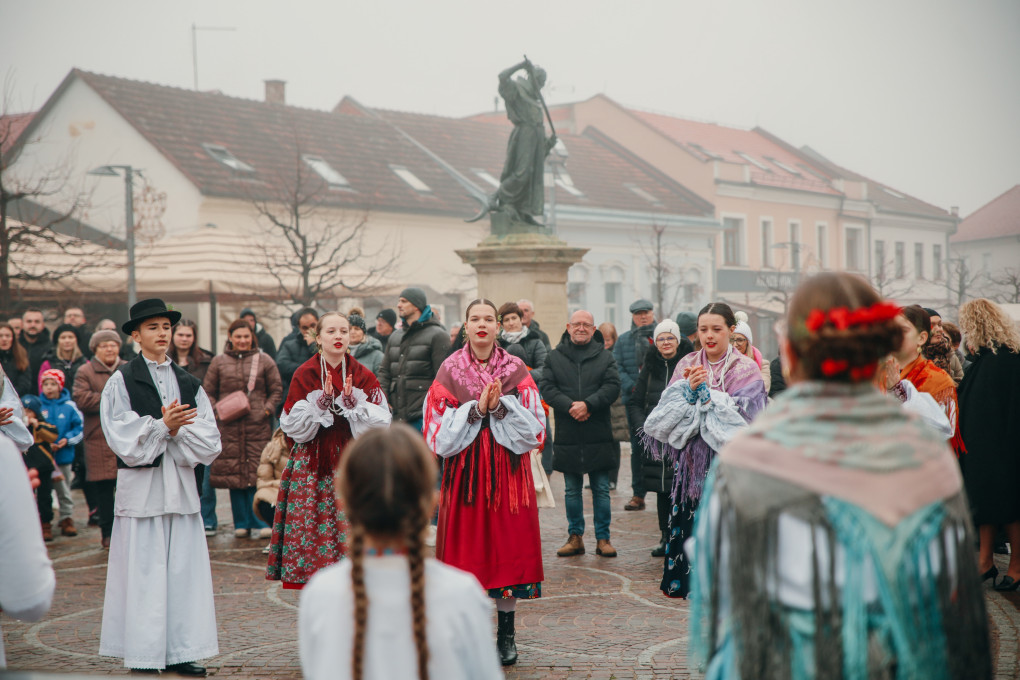 ADVENT U POŽEGI Radost došašća nastavljena bogatim programom na blagdan sv. Lucije 