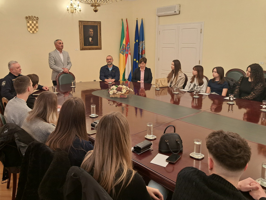 DOBRA PRAKSA Grad Požega mladim vozačima osigurao 350 eura potpore i edukaciju o sigurnosti u prometu