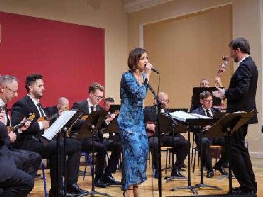 UZ DAN GRADA U Požegi održan koncert Tamburaškog orkestra HRT-a, uz posebnu gošću - Ivanu Kindl