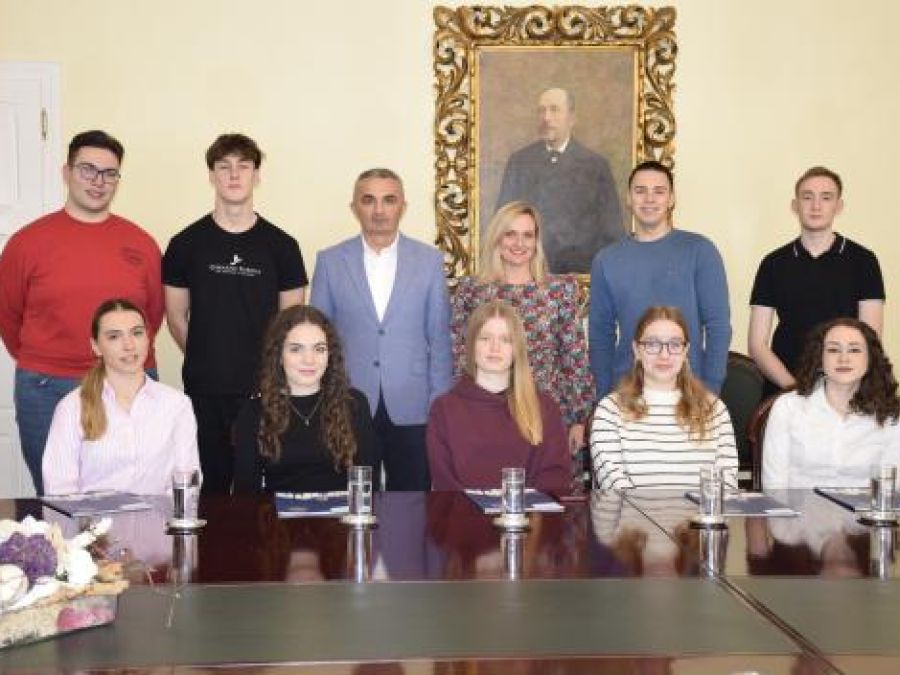 POTICANJE IZVRSNOSTI Grad Požega nastavlja sa stipendiranjem darovitih učenika srednjih škola