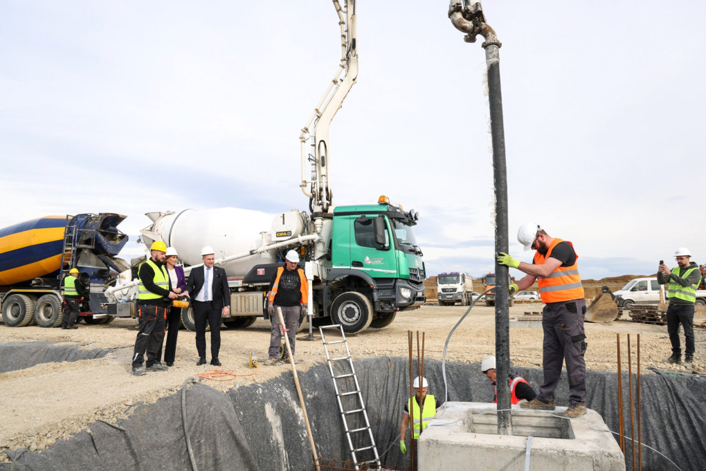 ULAGANJE U POLJOPRIVREDU Položen kamen temeljac za hladnjaču za voće i povrće u Požegi, vrijednu 15,6 milijuna eura