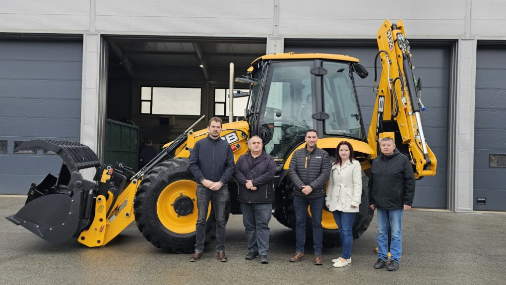 KOMUNALAC POŽEGA Nabavljen novi rovokopač-utovarivač za unaprjeđenje rada na odlagalištu Vinogradine – projekt sufinanciran EU sredstvima