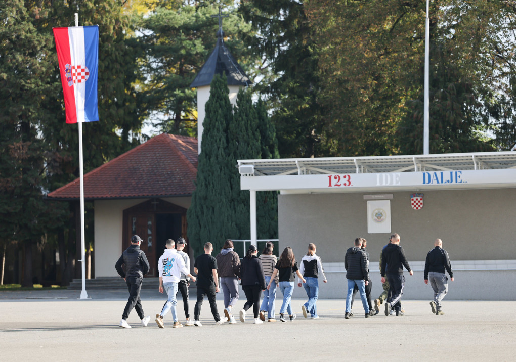 VOJNA OBUKA U požešku vojarnu stiglo 400 novih ročnika na temeljno osposobljavanje