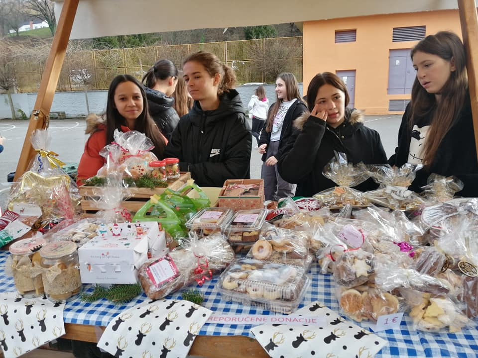 Humanitarni božićni sajam u OŠ Antuna Kanižlića 