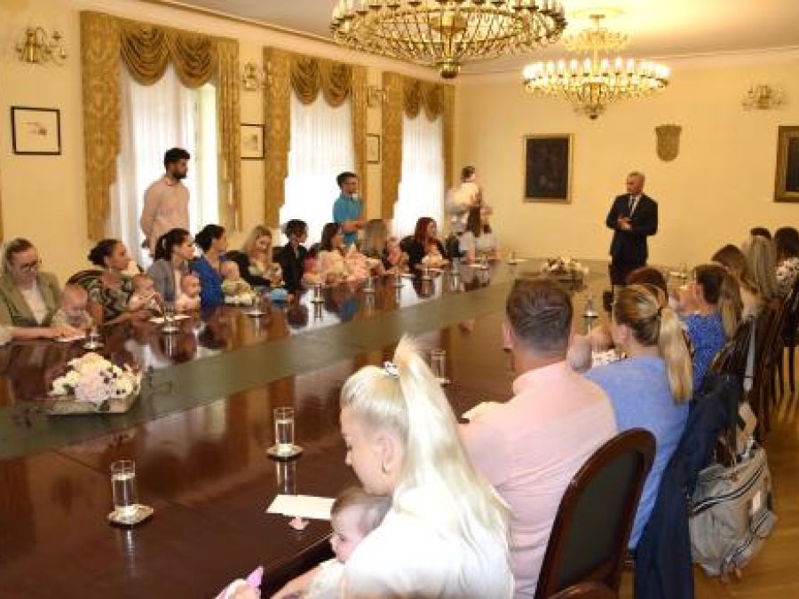 POTPORE RODITELJIMA Grad Požega izdvojio 23.200 eura za novorođene sugrađane