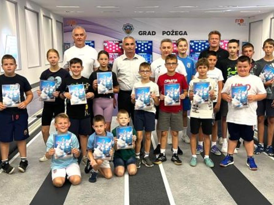 25 MLADIH KUGLAČA Dodjelom diploma završena tradicionalna Škola kuglanja Požeškog športskog saveza i Kuglačkog kluba 