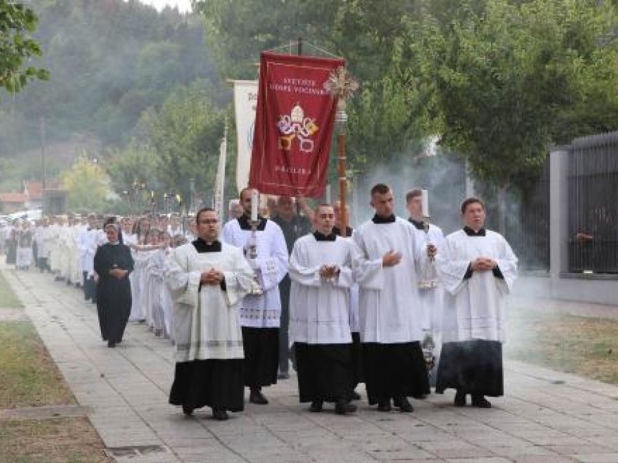 VJERSKO SLAVLJE Brojni vjernici Požeške biskupije hodočastili u Voćin