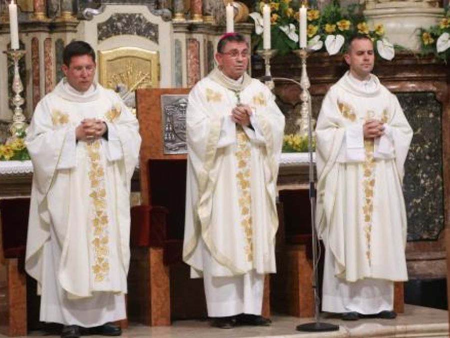 SINOĆ U KATEDRALI Misa zahvalnica za Susret hrvatske katoličke mladeži u Požeškoj biskupiji