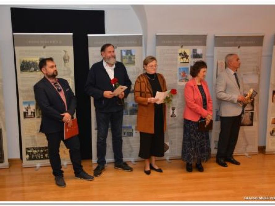 GRADSKI MUZEJ POŽEGA Gradonačelnik Miličević otvorio izložbu „1100 godina Hrvatskog Kraljevstva – tragovi i odjeci milenijske proslave na istoku Hrvatske“