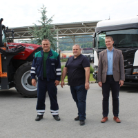 Traktor s kranskim malerom_9052025 1